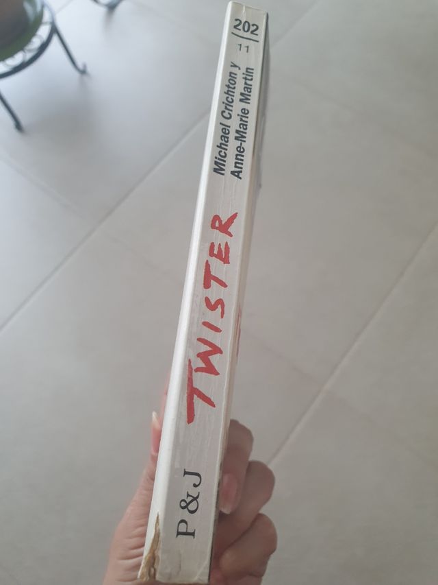 Twister. Libro con el guión original.