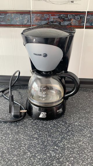Cafetera Fagor Bluesky enciende pero no calienta de segunda mano por 5 EUR  en Valladolid en WALLAPOP
