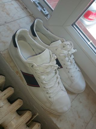Zapatillas casual Zara de segunda mano por 4 EUR en Segovia en WALLAPOP