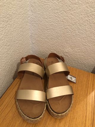 Sandalias Primark T-37 de segunda mano por 10 EUR en Aranda de Duero en  WALLAPOP
