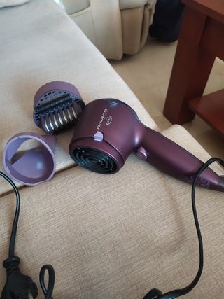 Secador de pelo Rowenta con cepillo alisador de segunda mano por 10 EUR en  Linares en WALLAPOP