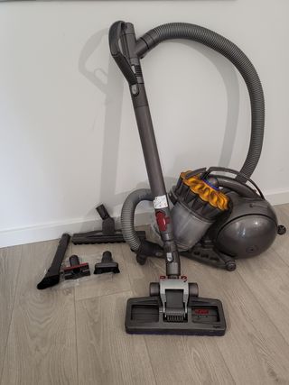 Aspirador Dyson sin bolsa de segunda mano por 120 EUR en Sabadell en  WALLAPOP