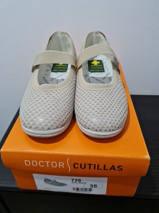 Zapatillas tipo merceditas de segunda mano por 15 EUR en Alcalá de Henares  en WALLAPOP
