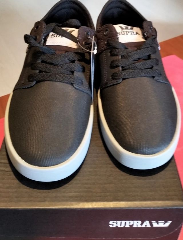 Zapatillas Supra.