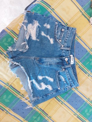 Pantalones vaqueros cortos pull\u0026amp;bear. de segunda mano por 10 EUR en  Ciudad Real en WALLAPOP