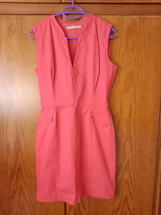 Este vestido de Sfera con el estampado más veraniego y apetecible que  parece de una firma de lujo tiene todas las papeletas para convertirse en  la prenda viral de la temporada 