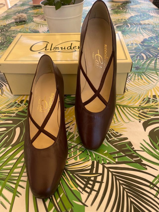 Zapatos de piel y suela de cuero número 36-37