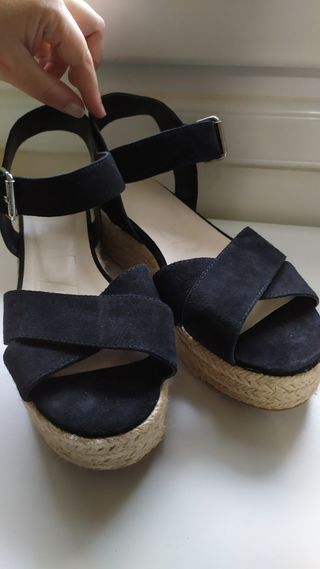 Sandalias negras Bimba y Lola de segunda mano por 40 EUR en Pasaia en  WALLAPOP