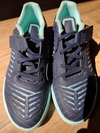 Bambas futbol sala Decathlon 34 de segunda mano por 6 EUR en Barcelona en  WALLAPOP