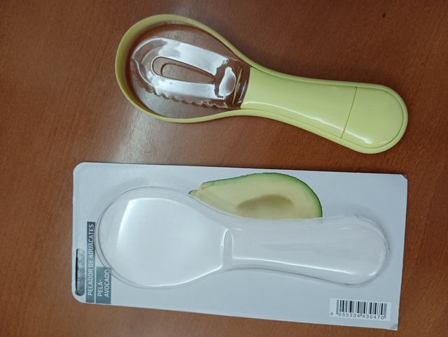 Pelador de Aguacates , comodísimo y de calidad.