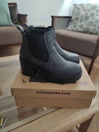 Botas plataforma gris oscuro - negro Mustang 38 de segunda mano por 18 EUR  en Pamplona en WALLAPOP