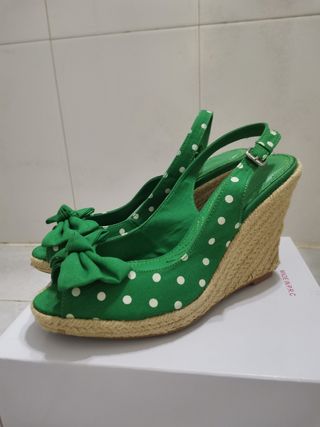 Zapatos cuña de esparto Zara de segunda mano por 10 EUR en Serranillos del  Valle en WALLAPOP