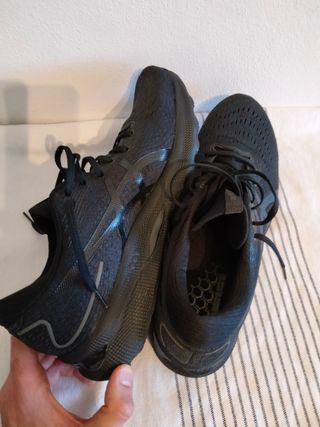 Asics Gel Nimbus 24, talla 48 de segunda mano por 120 EUR en Puente Arce en  WALLAPOP