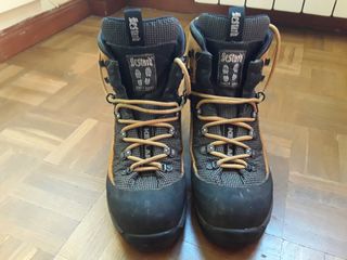 Botas Gore-Tex semirigidas Bestard 43 de segunda mano por 75 EUR en Madrid  en WALLAPOP