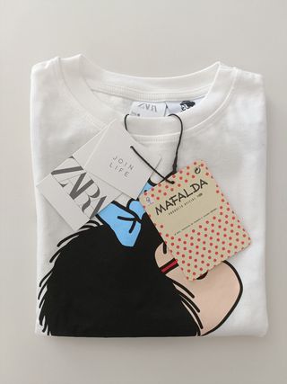 Camiseta Mafalda zara talla 6 de segunda mano por 6 EUR en Santa Cruz de  Tenerife en WALLAPOP