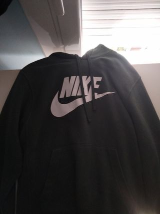 Sudadera Nike original talla S de segunda mano por 8 EUR en Barcelona en  WALLAPOP