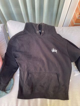 Sudadera negra Stussy talla S de segunda mano por 35 EUR en Madrid en  WALLAPOP