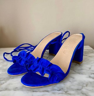 Sandalias romanas de tacón azul de Marypaz de segunda mano por 17 EUR en  Villarreal en WALLAPOP