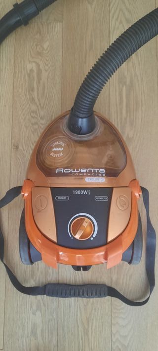 Aspiradora sin bolsa Rowenta 1900W de segunda mano por 40 EUR en Valencia  en WALLAPOP