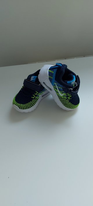 Zapatillas Nike bebé talla 19 de segunda mano por 20 EUR en Tona en WALLAPOP