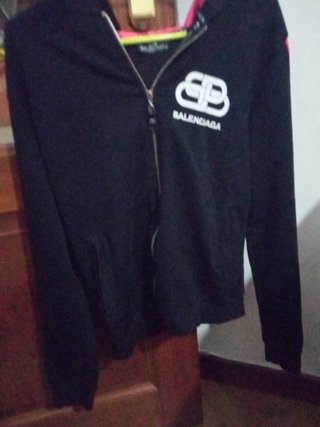 Sudadera balenciaga chica de segunda mano por 190 EUR en Aranda de Duero en  WALLAPOP