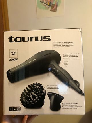 Secador taurus 2300 de segunda mano por 18 EUR en Madrid en WALLAPOP