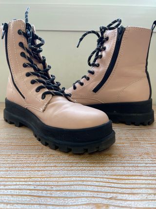 Cristina Pedroche y las botas rockeras más deseadas de Zara