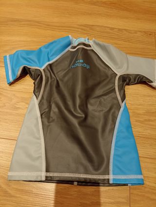 Camiseta neopreno Decathlon T.3 de segunda mano por 5 EUR en Alcalá de  Henares en WALLAPOP