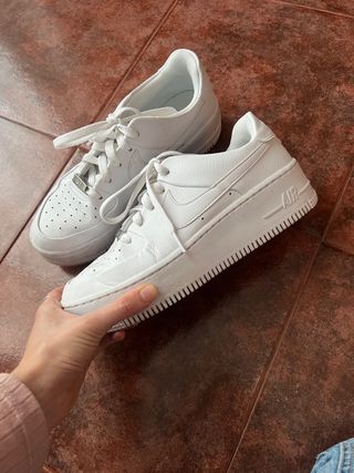 Nike Air Force 1 - 38,5 de segunda mano por 39 EUR en Sant Cugat del Vallès  en WALLAPOP