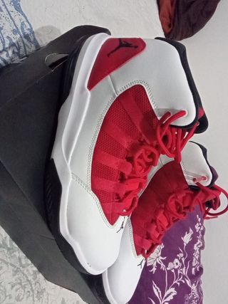 Zapatillas Botas Nike Jordan Aura Rojos de segunda mano por 50 EUR en  Barcelona en WALLAPOP
