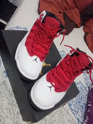 Zapatillas Botas Nike Jordan Aura Rojos de segunda mano por 50 EUR en  Barcelona en WALLAPOP