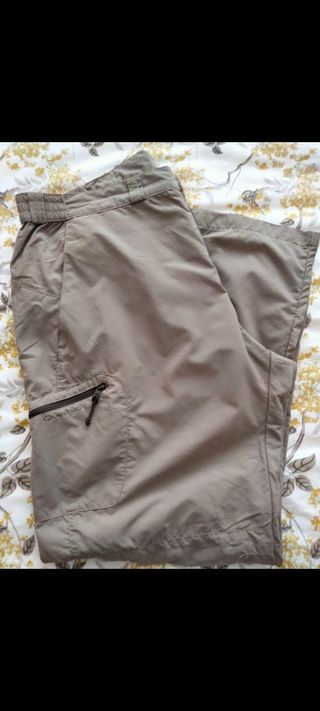 Pantalón Montaña hombre verano XL puesto una vez de segunda mano por 8 EUR  en Madrid en WALLAPOP
