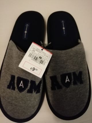 PIJAMA Y ZAPATILLAS \