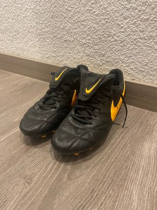 Botas de fútbol Nike Tiempo de segunda mano en WALLAPOP