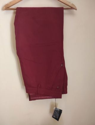 Pantalones hombre rojo granate talla 50 Cortefiel de segunda mano por 25  EUR en Jaén en WALLAPOP