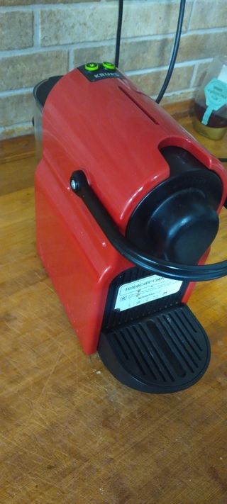 Cafetera Nespresso Krups estropeada de segunda mano por 38 EUR en Murcia en  WALLAPOP