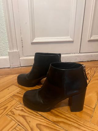 Botines Pull and Bear tacón de segunda mano en Madrid en WALLAPOP