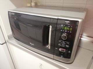 Microondas Whirlpool con grill de segunda mano por 50 EUR en Madrid en  WALLAPOP
