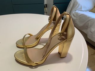 Sandalias doradas Olivia Bimani de segunda mano por 40 EUR en Madrid en  WALLAPOP