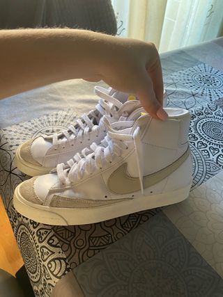 Nike blazer beige de segunda mano por 50 EUR en Valencia en WALLAPOP