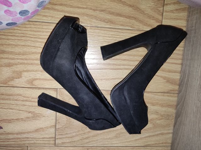 zapatos de tacón altos negro
