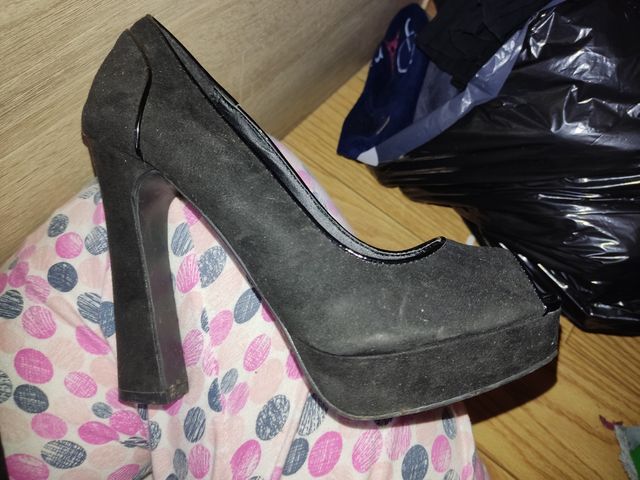 zapatos de tacón altos negro