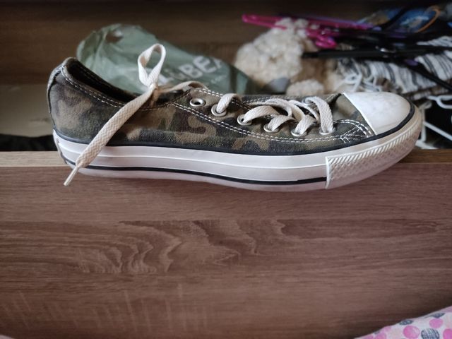 Converse estampado militar