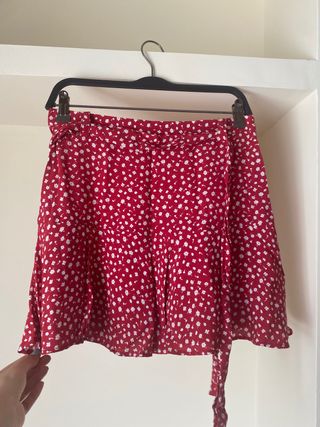 Falda pantalón roja con flores blancas – it.closet