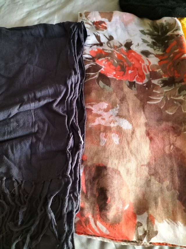 Lote de 5 pañuelos+ 2 gorras, COMO NUEVO!!