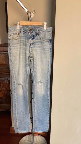 Pantalones tejanos marca Hollister de segunda mano por 12 EUR en Barcelona  en WALLAPOP