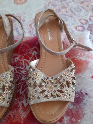 Sandalias de fiesta con cuña de segunda mano en Valencia en WALLAPOP