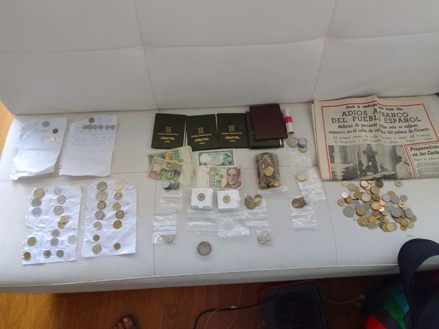 colección de monedas y pesetas.