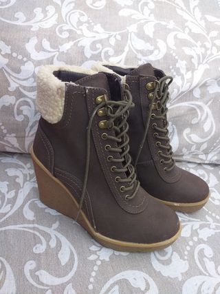Botines de cuña baja de segunda mano en WALLAPOP