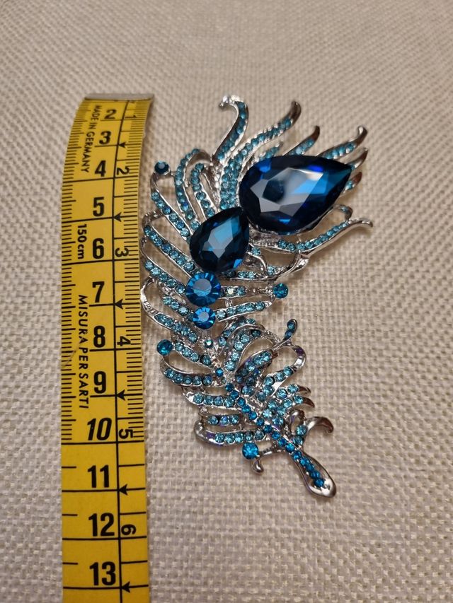 precioso broche en pedreria NUEVO